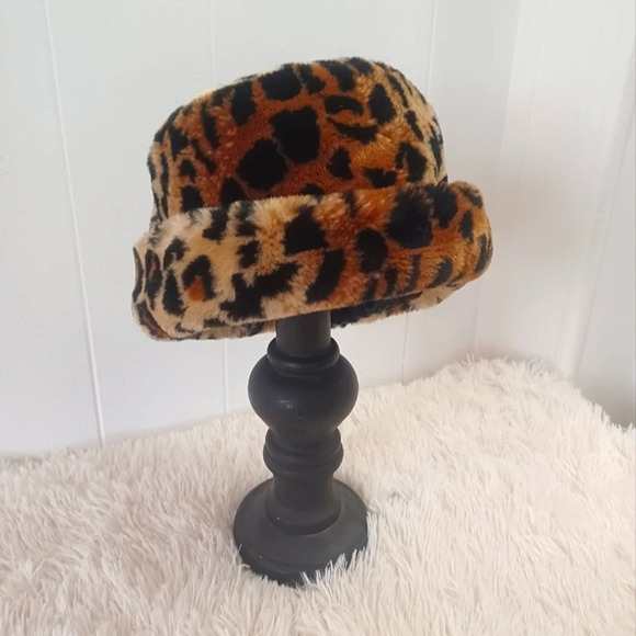 Vintage Accessories - Vintage Fuzzy Leopard Print Bucket Hat - Womens